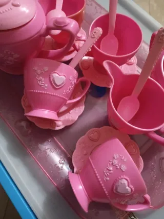 Servizio tazzine e vassoio Barbie rosa