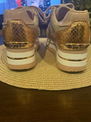 Zapatillas Guess plataforma doradas talla 37