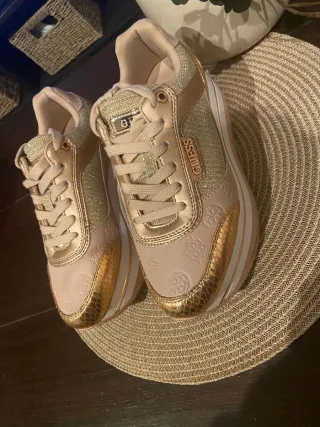 Zapatillas Guess plataforma doradas talla 37