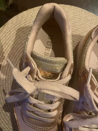 Zapatillas Guess plataforma doradas talla 37