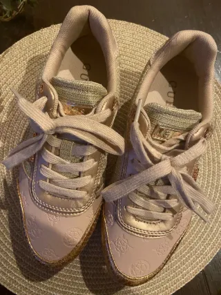 Zapatillas Guess plataforma doradas talla 37