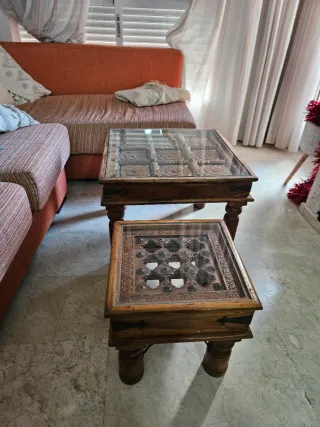 Mesas de salón de madera tallada y cristal