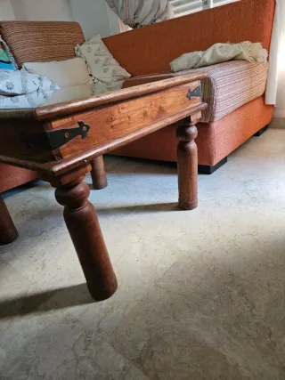 Mesas de salón de madera tallada y cristal