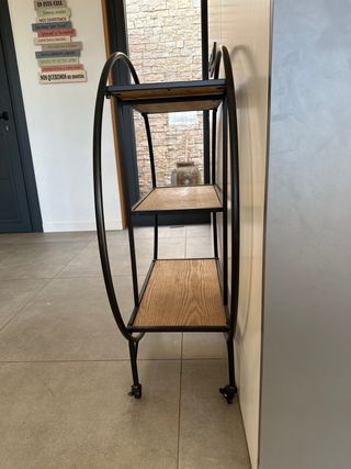 Estantería con ruedas y frenos