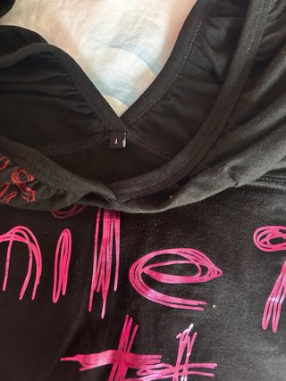 Camiseta Desigual Negra con Estampado Rosa Talla M