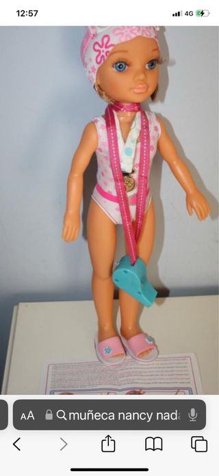 Nancy Nadadora con Medalla y Silbato