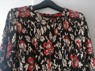 Vestido de modista con estampado floral