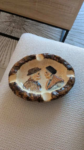 Cenicero antiguo coleccionable pareja ancianos