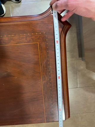 Mesita auxiliar estilo clásico madera