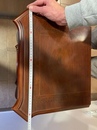 Mesita auxiliar estilo clásico madera