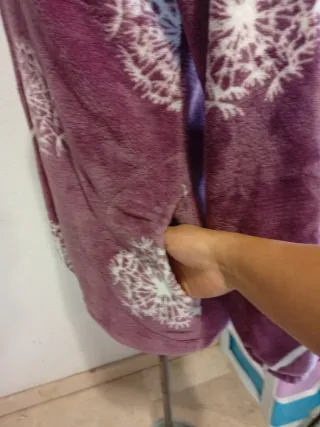 Pijama polar con estampado de diente de león