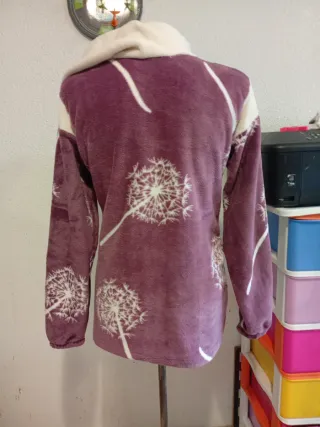 Pijama polar con estampado de diente de león