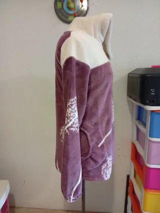 Pijama polar con estampado de diente de león