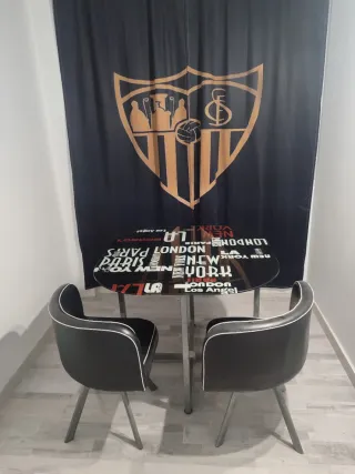 Mesa y 4 sillas diseño CONFORAMA