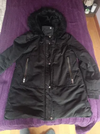 Abrigo chica negro con capucha