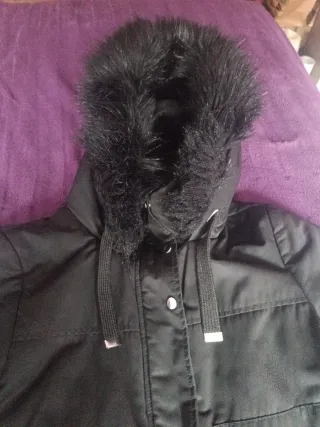 Abrigo chica negro con capucha