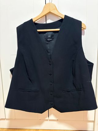 Chaleco negro Mango Talla Grande