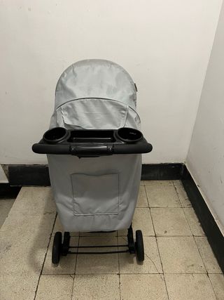 Carrito de bebé gris