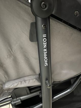 Carrito de bebé gris