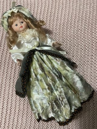 Bambola porcellana collezione favole antiche