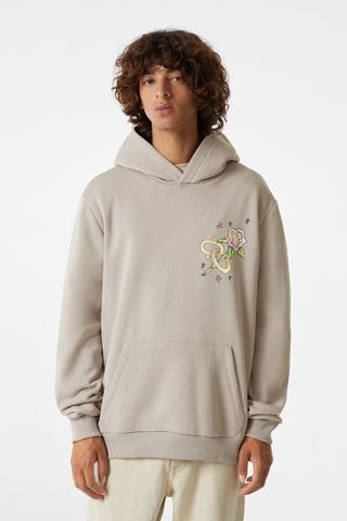 Sudadera Bershka Gris con Estampado Calavera