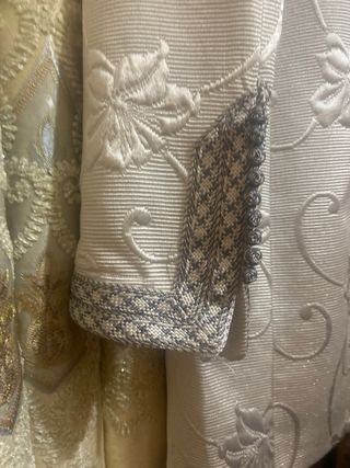 Chaqueta blanca bordada