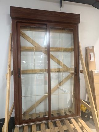 Balconera corredera aluminio nogal