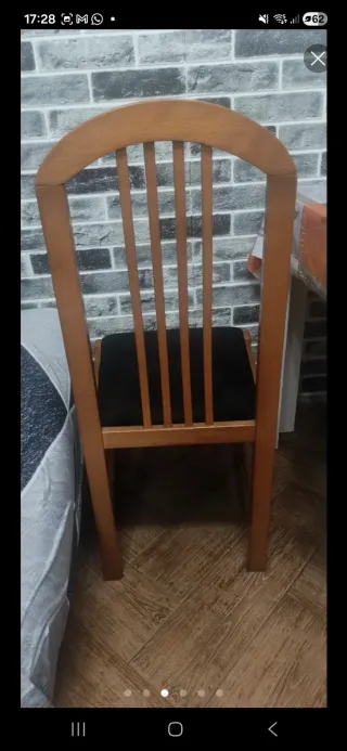 Sillas de madera con asiento tapizado