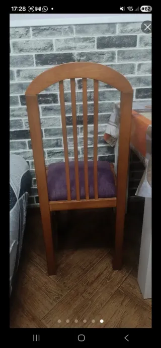 Sillas de madera con asiento tapizado