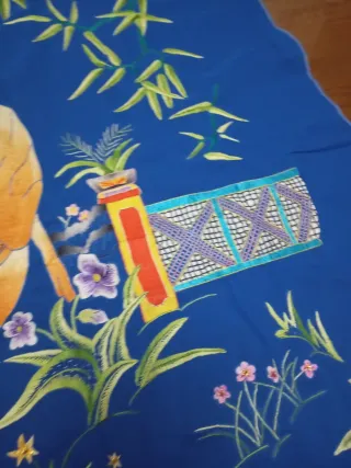 Seda bordada a mano con personajes japoneses