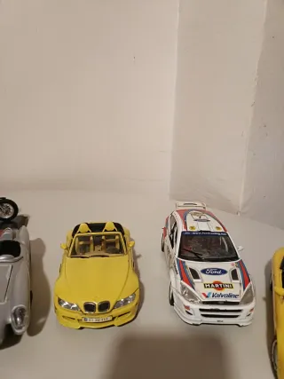 Coches de exposición y moto