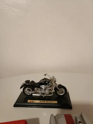 Coches de exposición y moto