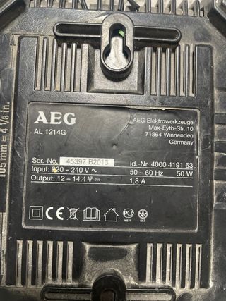 Taladro AEG 14.4V con cargador y batería