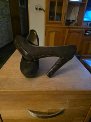 Zapatos de salón Unisa piel marrón