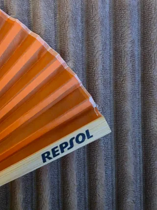 Abanico Repsol Naranja y Beige