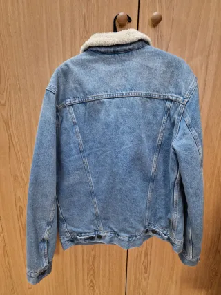 Cazadora vaquera Levi's con borrego