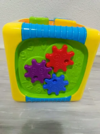Cubo de actividades para bebés