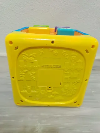 Cubo de actividades para bebés