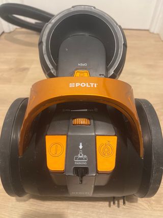 Aspiradora con cable naranja y negra