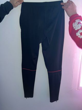 Pantalones Nike Negro y Team quest