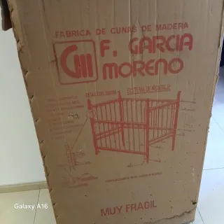 Cuna de madera para bebé