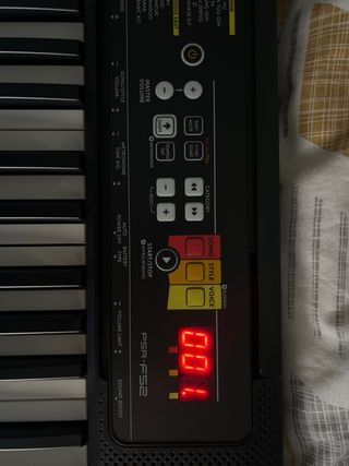 Teclado Yamaha PSR-F52