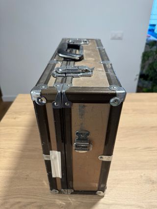 Estuche rígido aluminio usado
