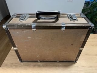 Estuche rígido aluminio usado