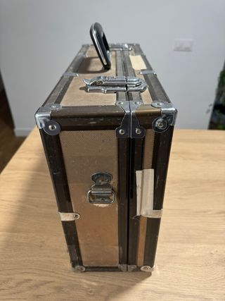 Estuche rígido aluminio usado