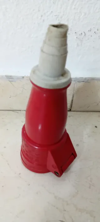 Enchufe industrial rojo