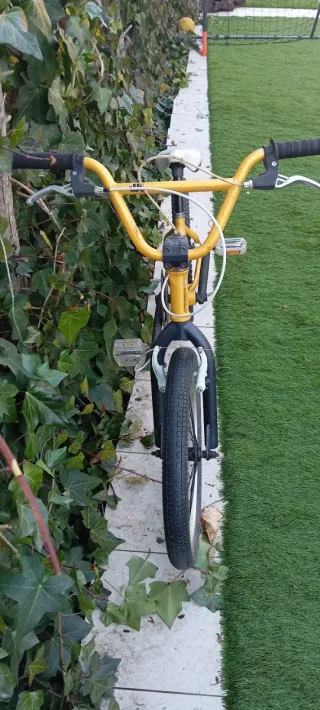 Bici BMX BTWIN Amarilla