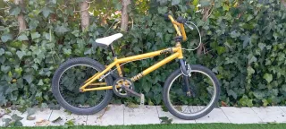 Bici BMX BTWIN Amarilla