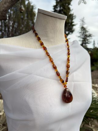 Collar de ámbar con colgante