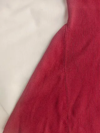 Vestido skater burdeos con hombros descubiertos